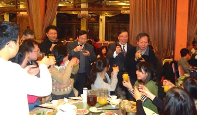 師長敬酒