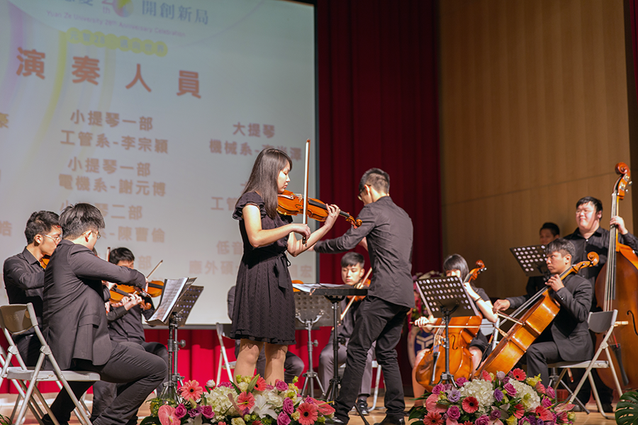 校慶典禮管樂社表演