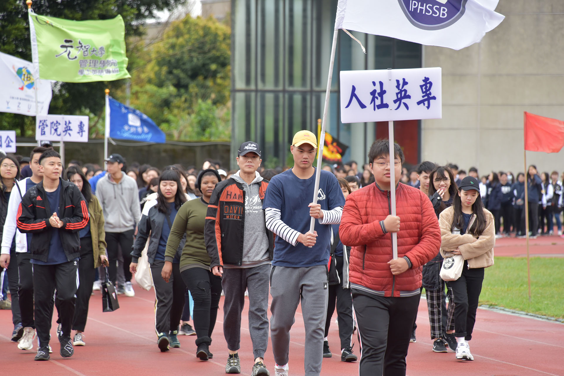 校慶暨運動會開幕運動員進場