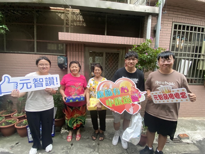 元智學生送暖 關懷獨居長者感受秋節溫馨