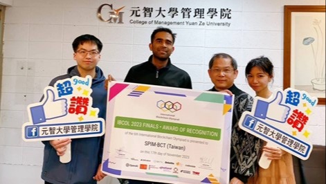 元智獲獎團隊SPIM-BCT,右起胡僑青心同學、丘邦翰主任、Apoorv Saxena同學、與許鈞翔同學