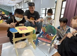 大手牽小手照片