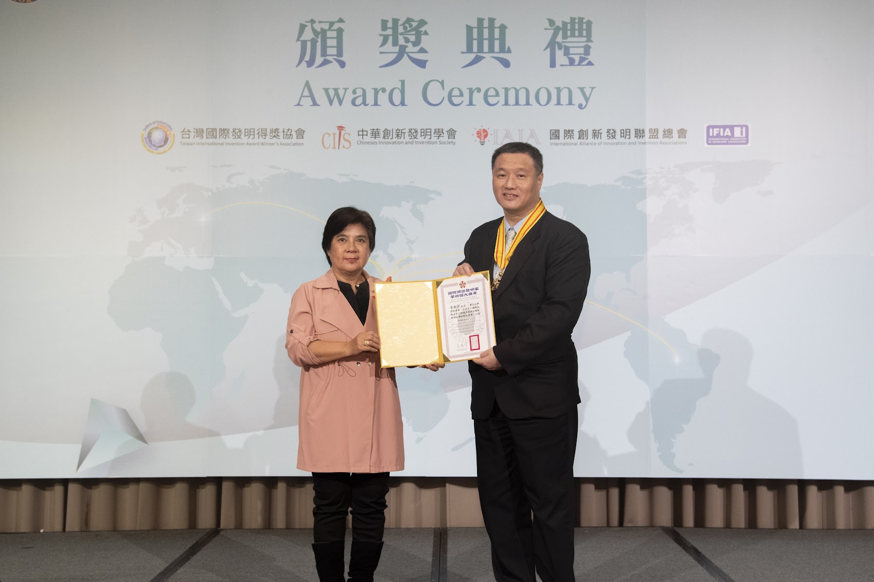 圖一元智大學機械系李其源特聘教授右獲得學術國光獎章殊榮.jpg